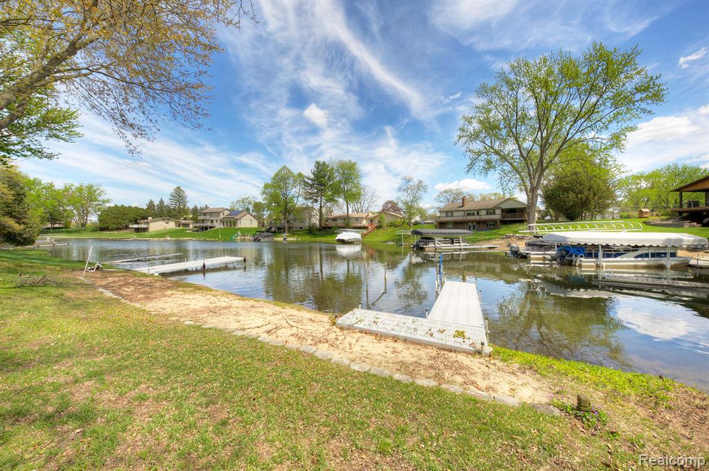 3978 CHANDA, Highland, MI 48356 — Photo 57