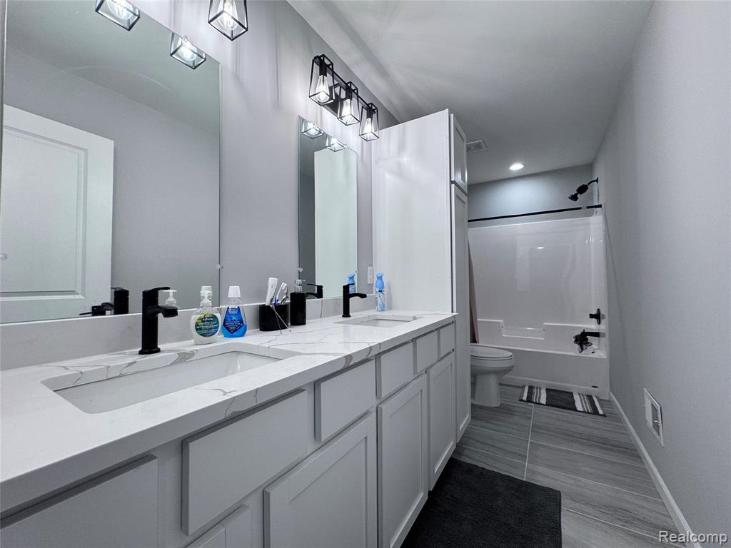 6149 Woodridge Lane, Grand Blanc, MI 48439 — Photo 23