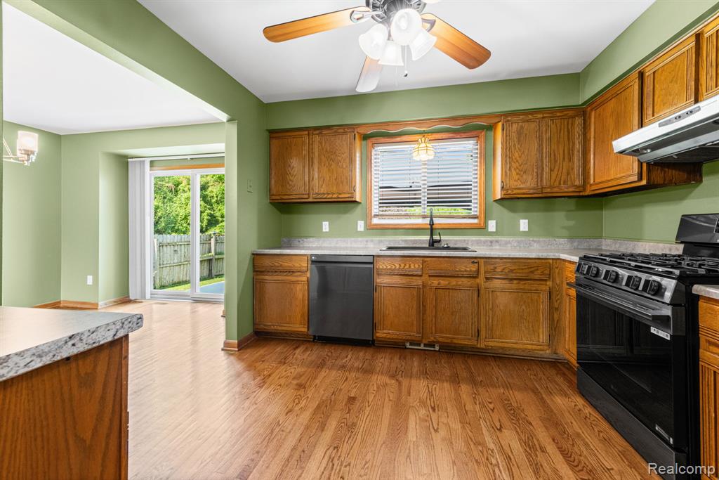 50583 Pembroke Drive, New Baltimore, MI 48047 — Photo 10