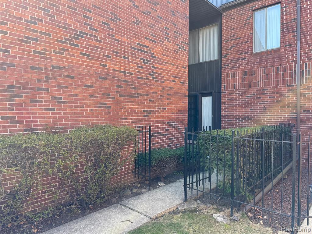 11 KIMBERLY Lane, 54, Dearborn, MI 48120 — Photo 4