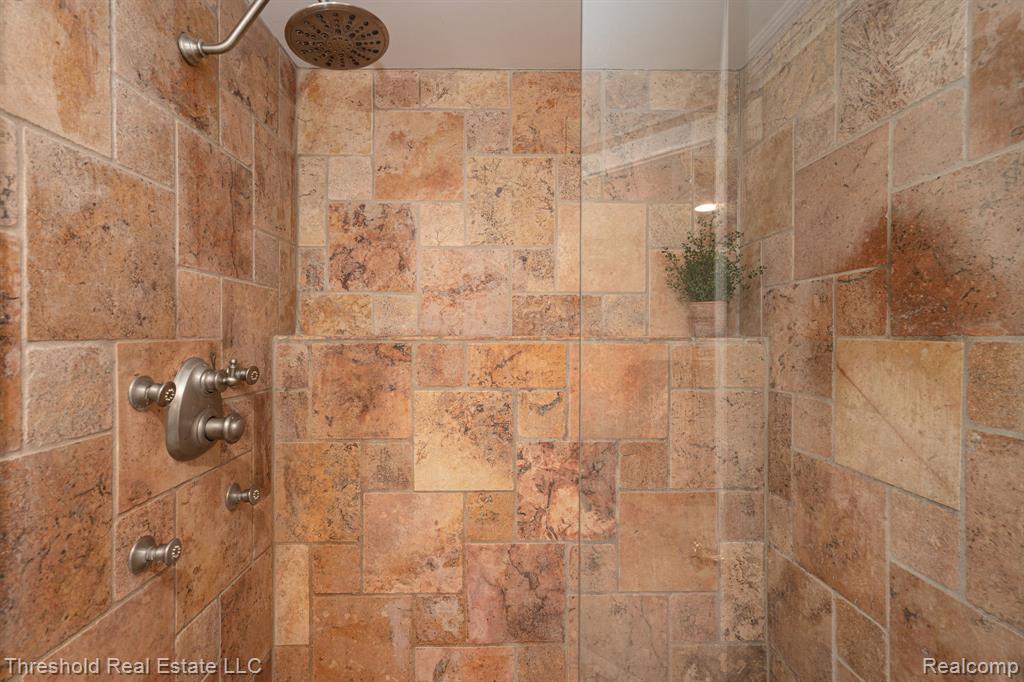 29090 Kendallwood Drive, Farmington, MI 48334 — Photo 22
