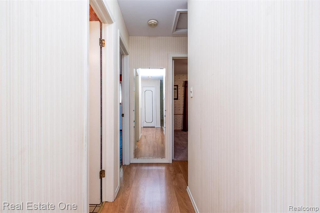 4217 Carmanwood Drive, Flint, MI 48507 — Photo 14