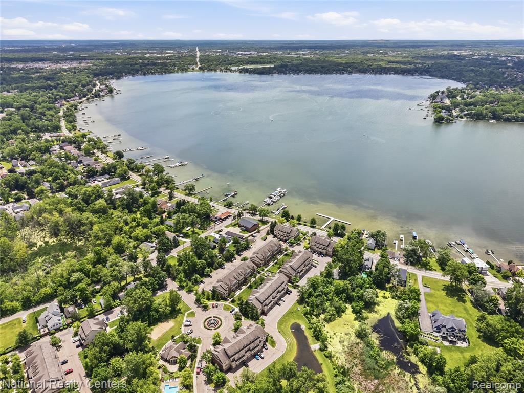 128 Sandy Lane, Walled Lake, MI 48390 — Photo 16