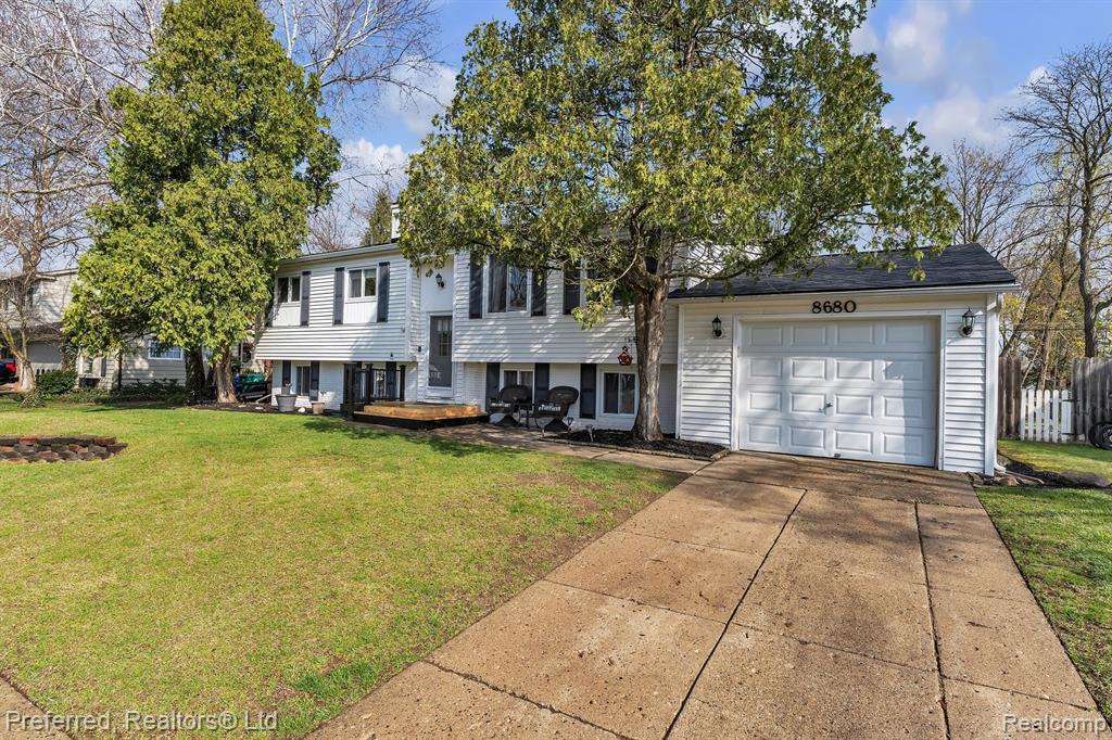 8680 WAR BONNET Drive, Commerce Twp, MI 48382 — Photo 2