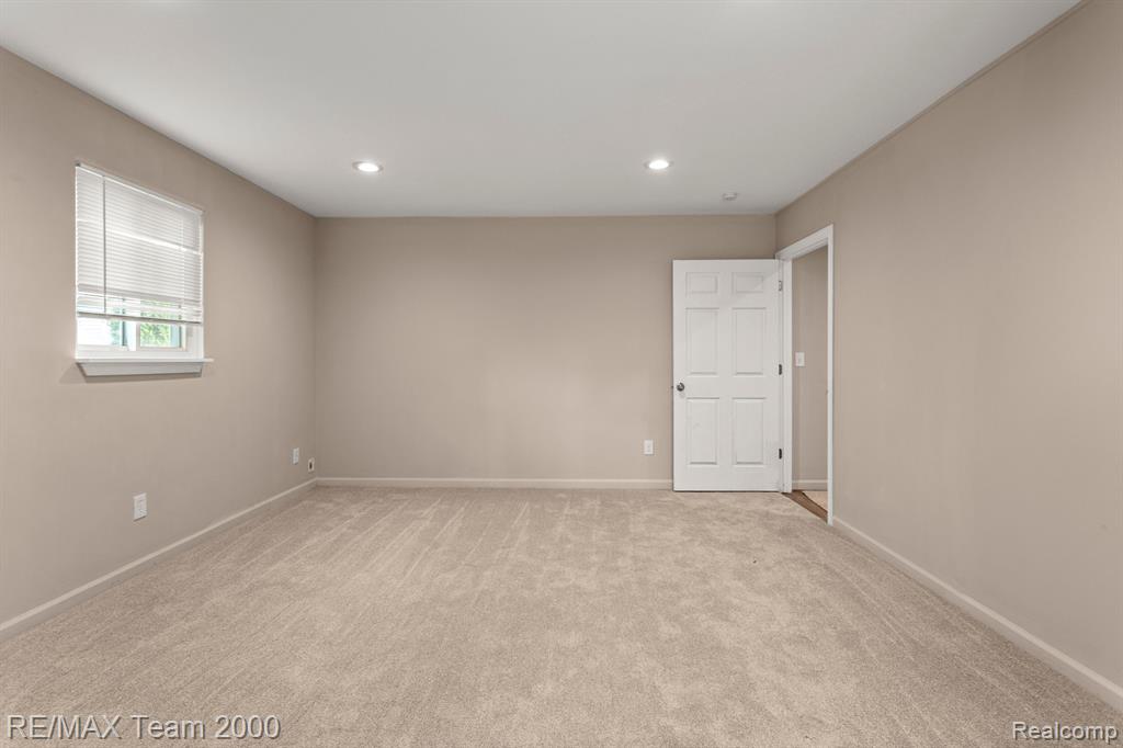 47461 VANKER Avenue, Shelby Twp, MI 48317 — Photo 29