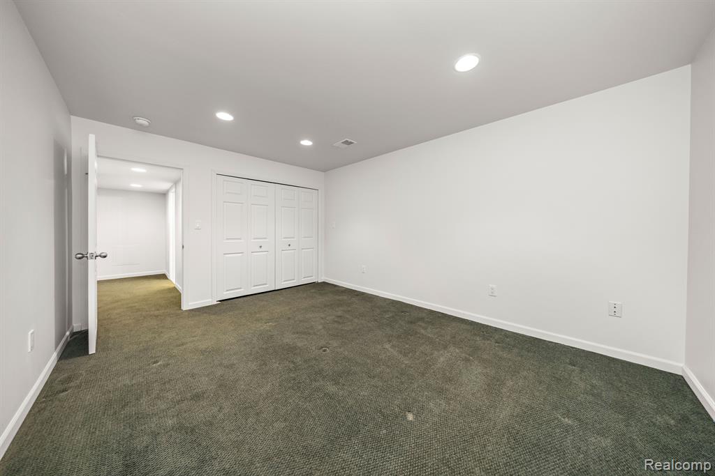 7258 CRACKLING CREEK Circle, West Bloomfield, MI — Photo 32