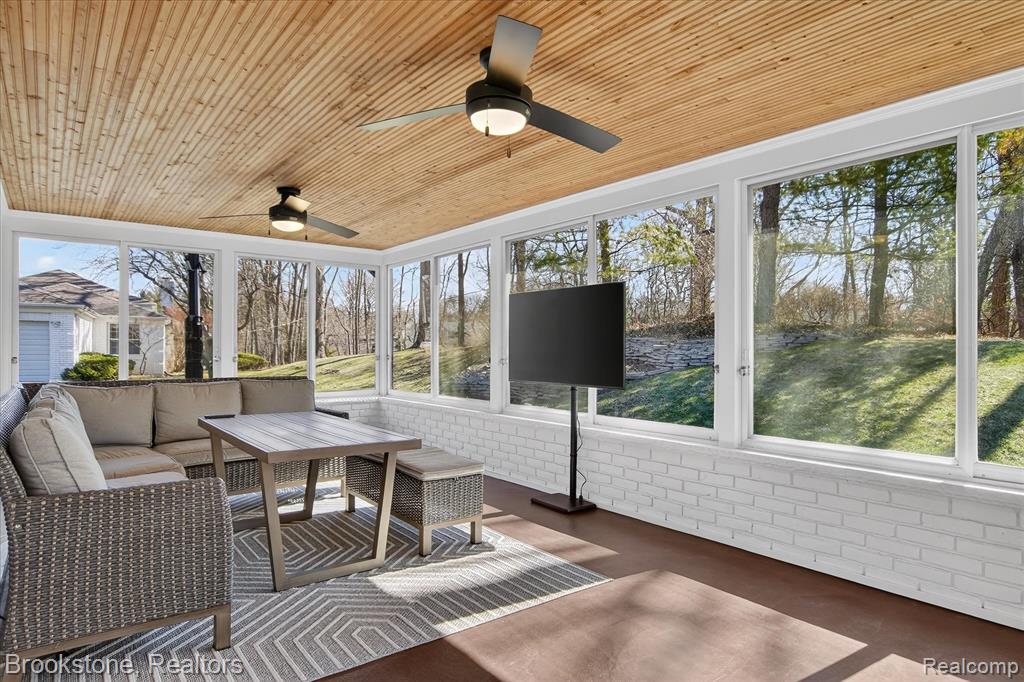 754 N Valley Chase Road, Bloomfield Hills, MI 48304 — Photo 43