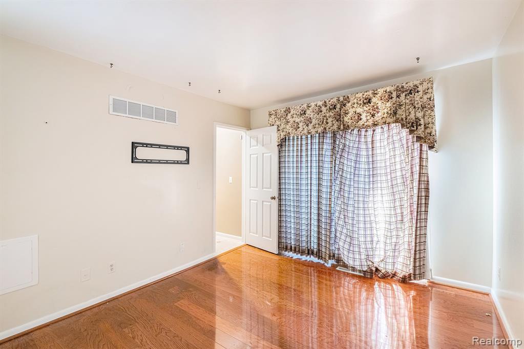 6300 Laurentian Court, Flint, MI 48532 — Photo 6