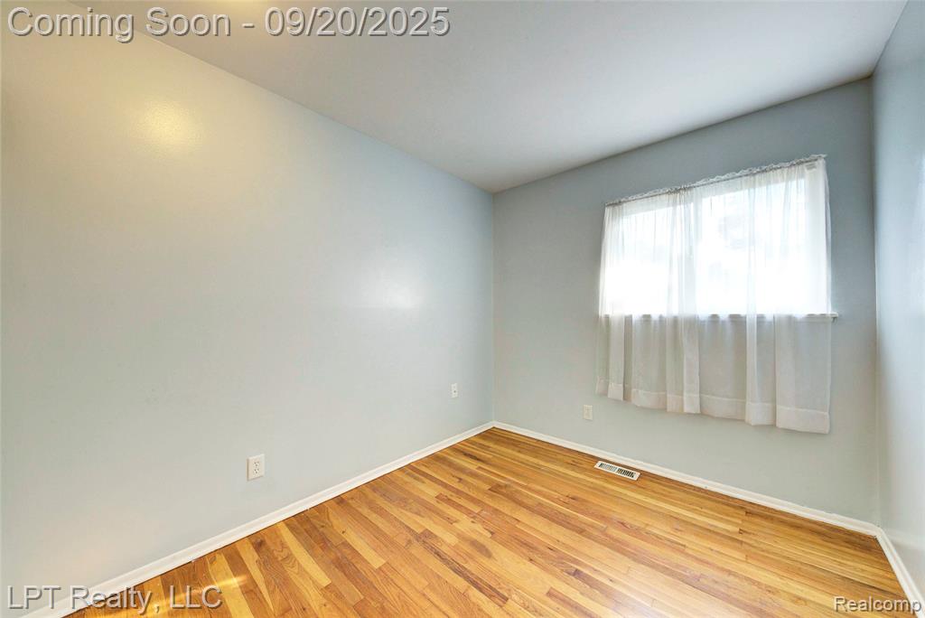 4476 Weddel Street, Dearborn Heights, MI 48125 — Photo 17