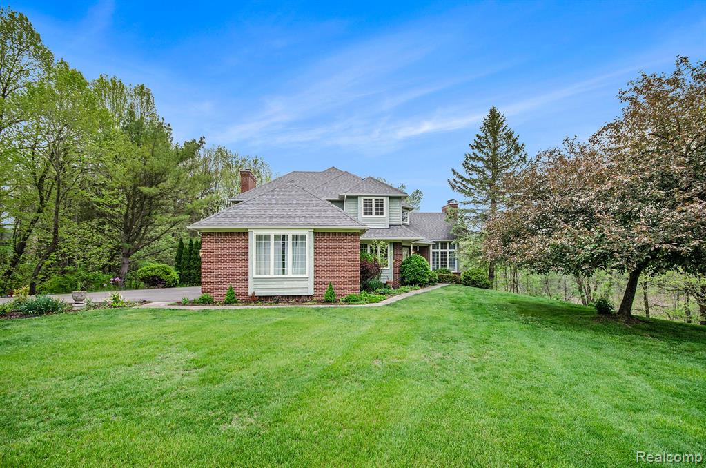 5401 Lone Pine Court, Brighton, MI 48116 — Photo 2