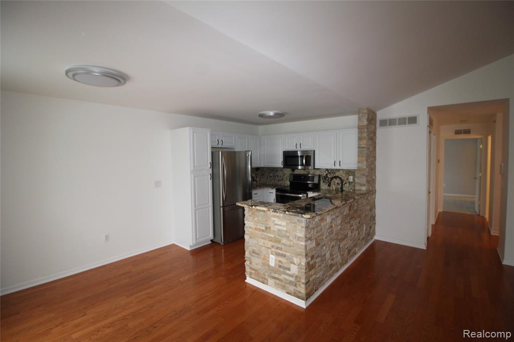 2224 Leighton Drive, Utica, MI 48317 — Photo 2