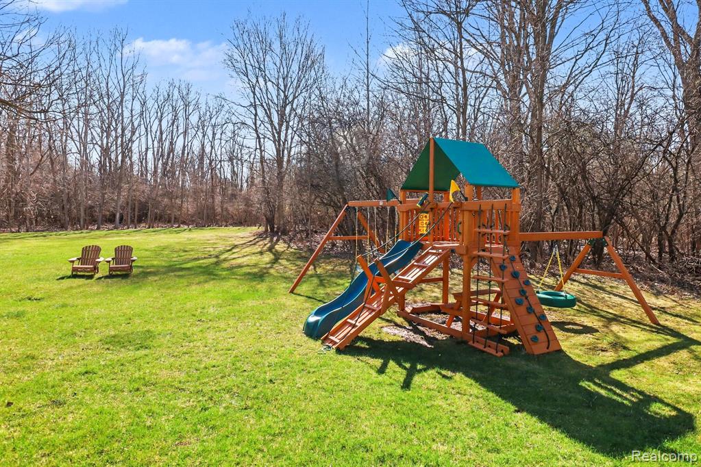 4 Riverbank Drive, Beverly Hills, MI 48025 — Photo 33