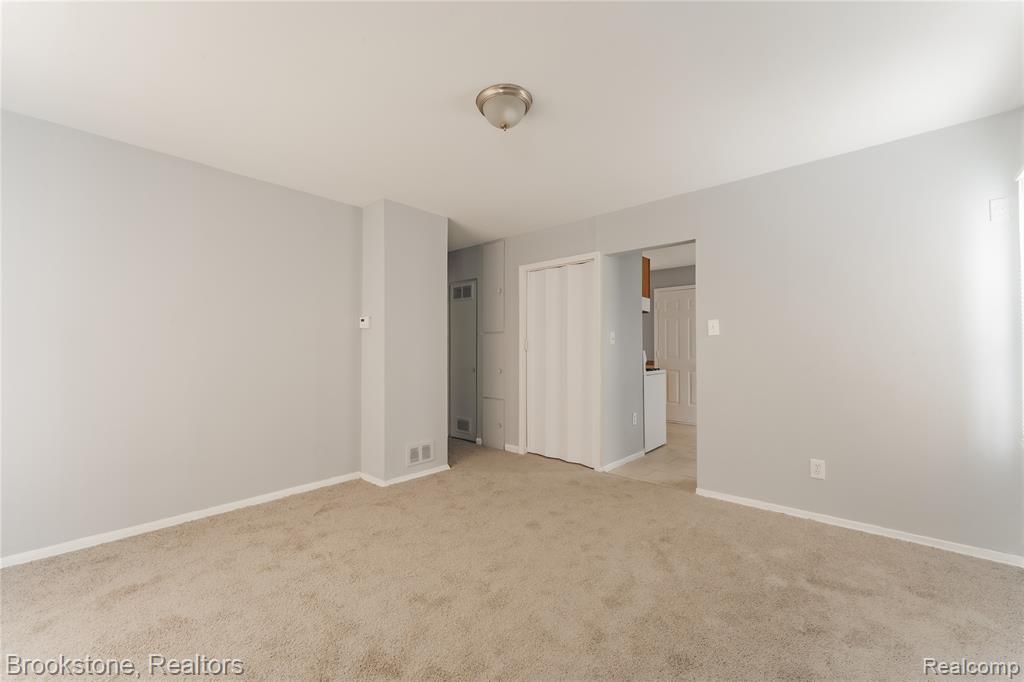 694 Emerson Avenue, Pontiac, MI 48340 — Photo 9