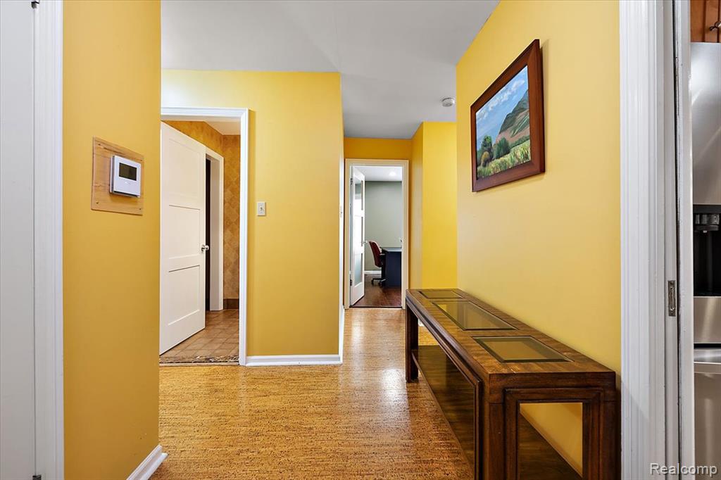 19710 W 13 Mile Road, 202, Beverly Hills, MI 48025 — Photo 8