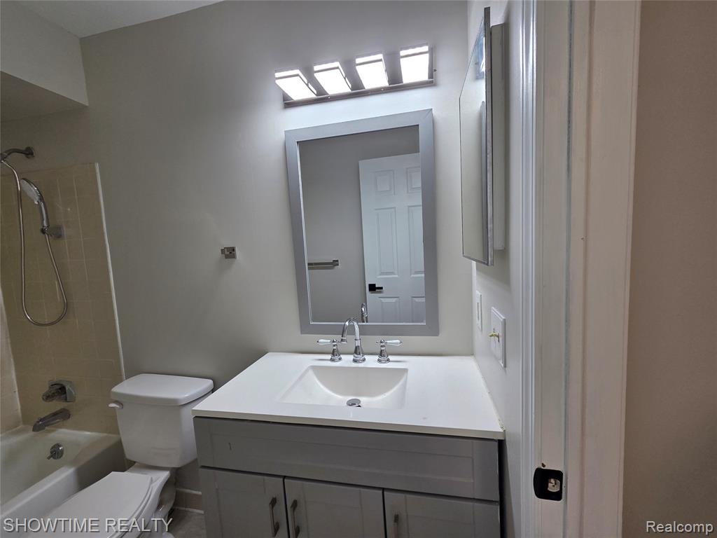 43441 Cape Drive, Sterling Heights, MI 48313 — Photo 17