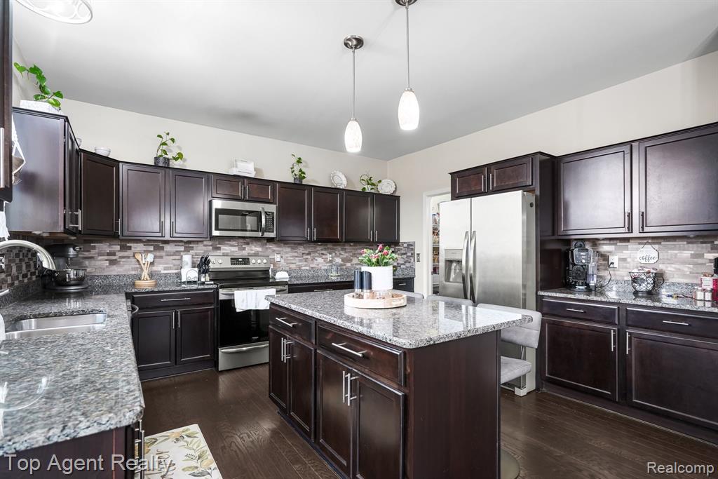 53501 MARY ANN Lane, New Baltimore, MI 48047 — Photo 12