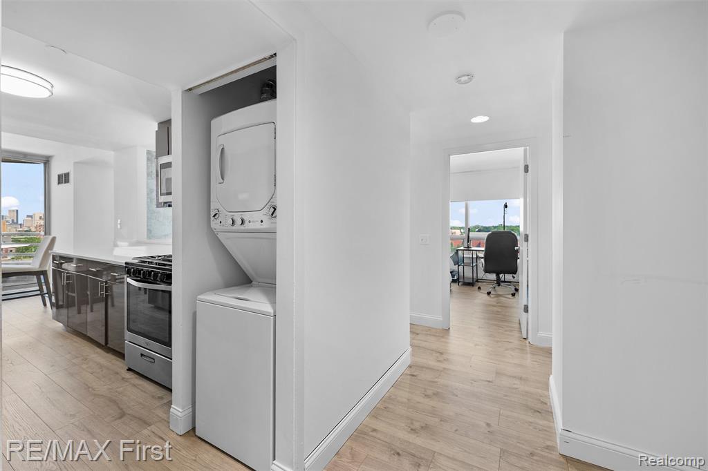 3320 Spinnaker Lane, 10D, Detroit, MI 48207 — Photo 11