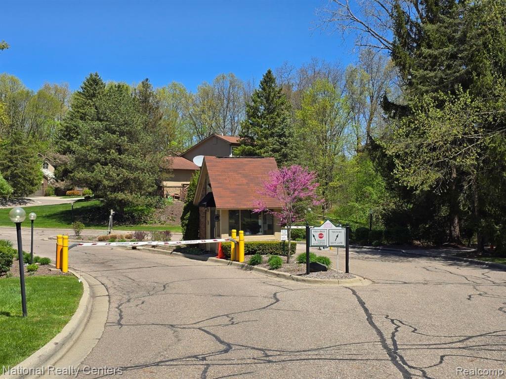 6400 PINECREST, West Bloomfield, MI — Photo 45