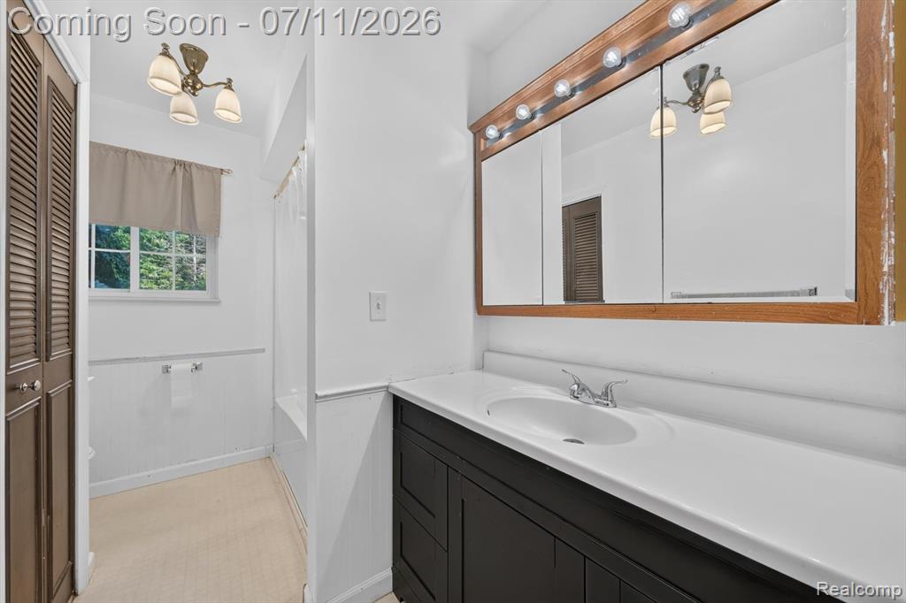 4430 N Center Road, Flint, MI 48506 — Photo 15