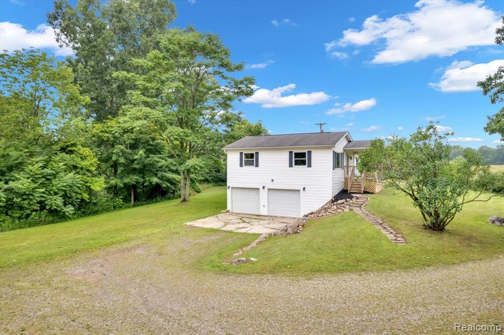 625 N Lake George Road, Attica, MI 48412 — Photo 2