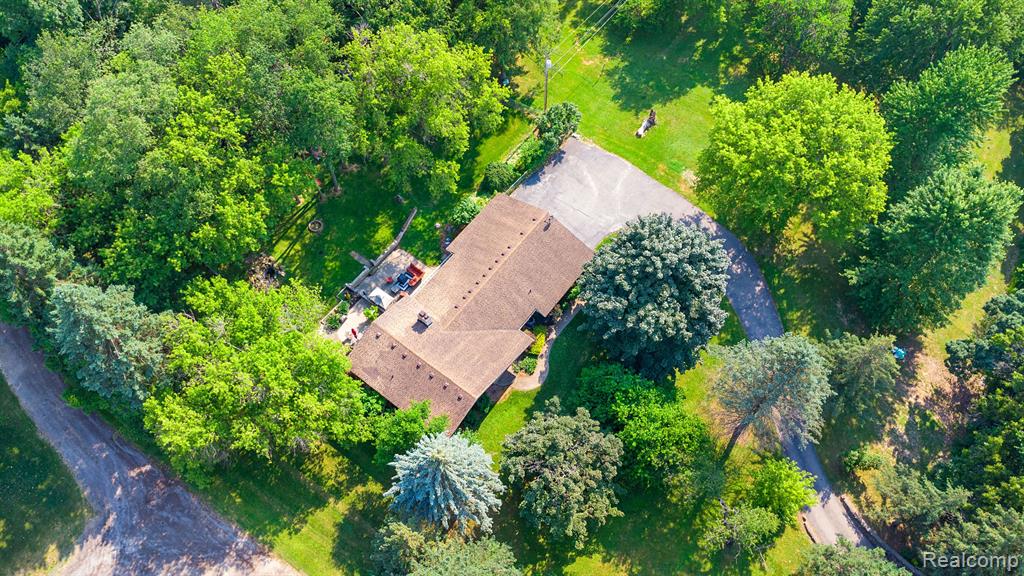 54655 PONTIAC Trail, Milford, MI 48381 — Photo 54