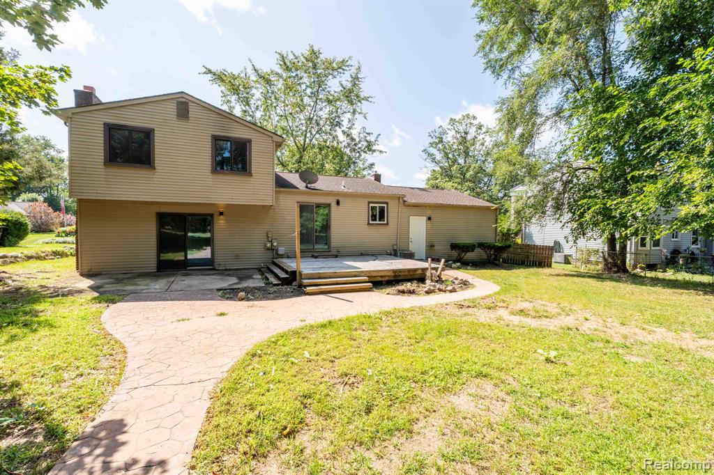 8962 Glasgow Drive, White Lake, MI — Photo 44