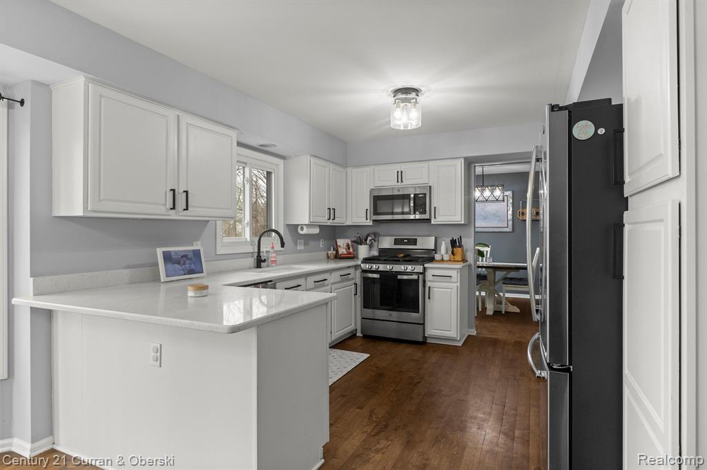42745 LEDGEVIEW Drive, Novi, MI 48377 — Photo 16
