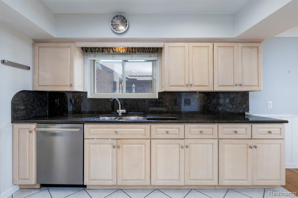 22606 Ardmore Park Drive, Saint Clair Shores, MI 48081 — Photo 28