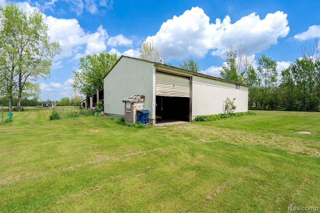 4206 GRAND BLANC Road, Swartz Creek, MI 48473 — Photo 3