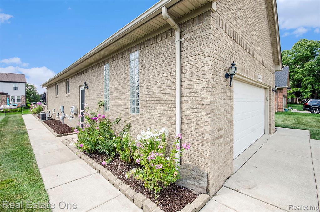 54149 Acadia Drive, Macomb, MI 48042 — Photo 7
