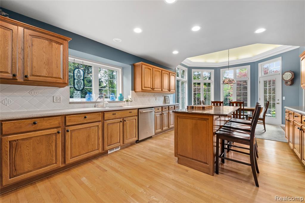 225 Redwood Lane, Leonard, MI 48367 — Photo 8