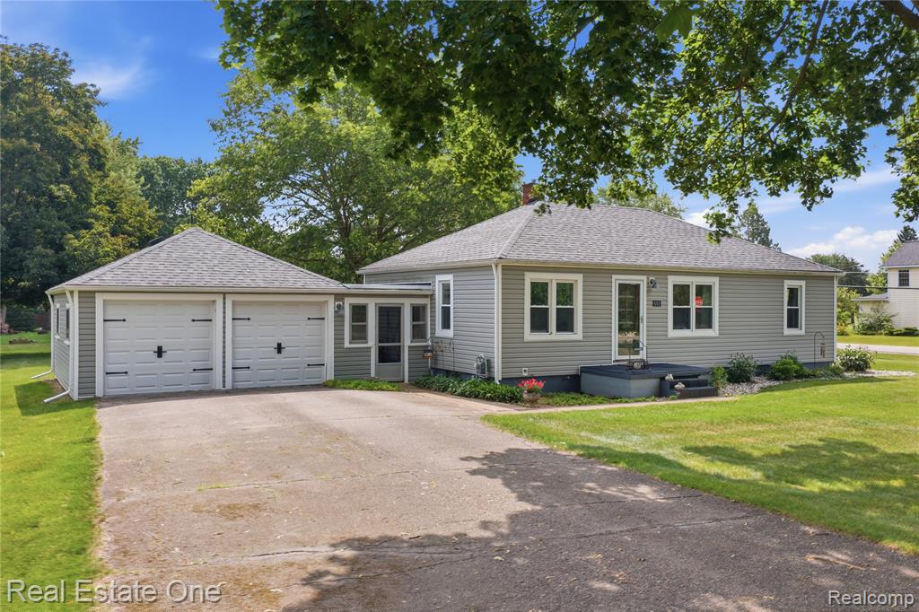 665 S Howell Street, Pinckney, MI 48169
