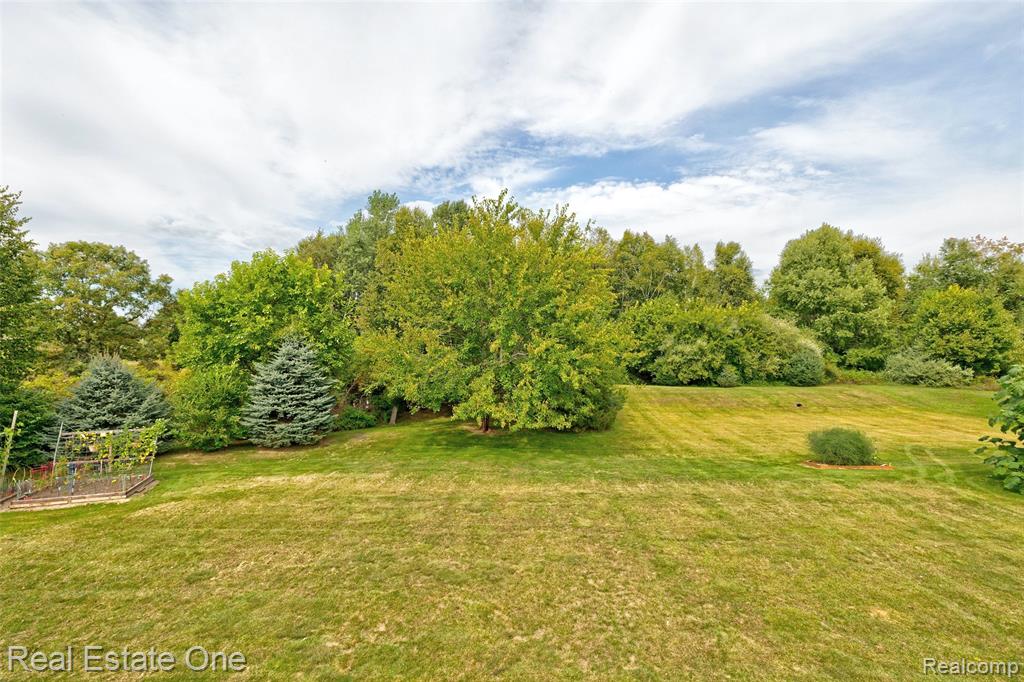 5899 Cobblestone Drive, Almont, MI 48461 — Photo 41