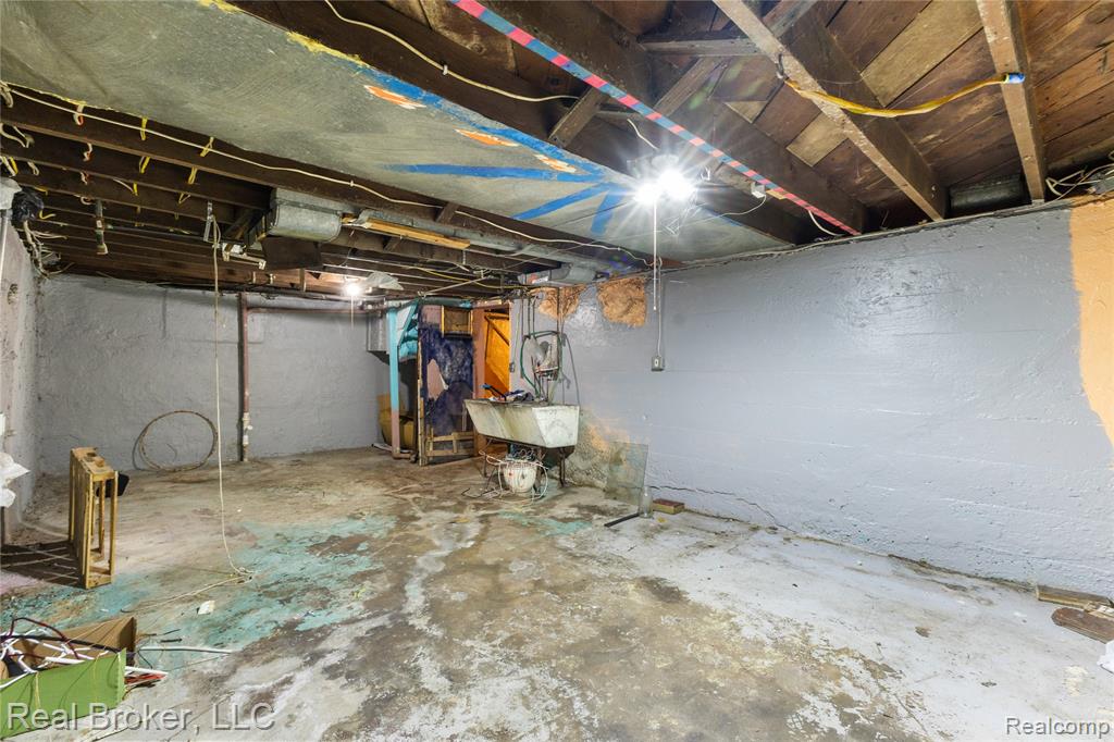 352 N Perry Street, Pontiac, MI 48342 — Photo 27