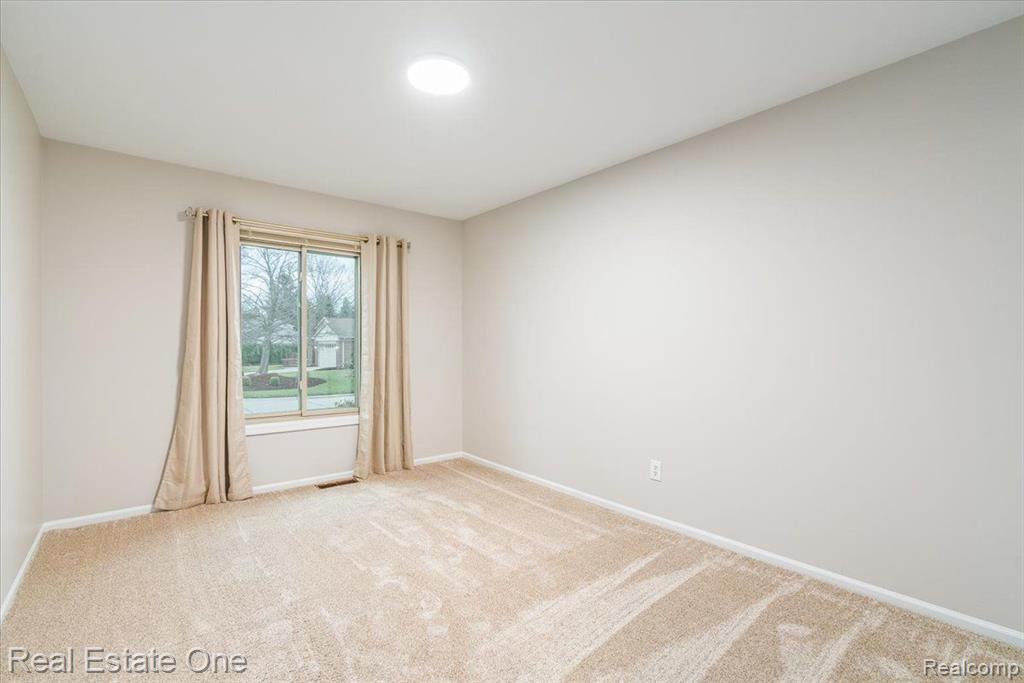 16161 WEATHERFIELD Drive, Northville, MI 48168 — Photo 37