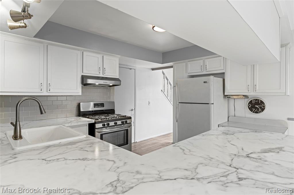 14670 Talbot Street, Oak Park, MI 48237 — Photo 8