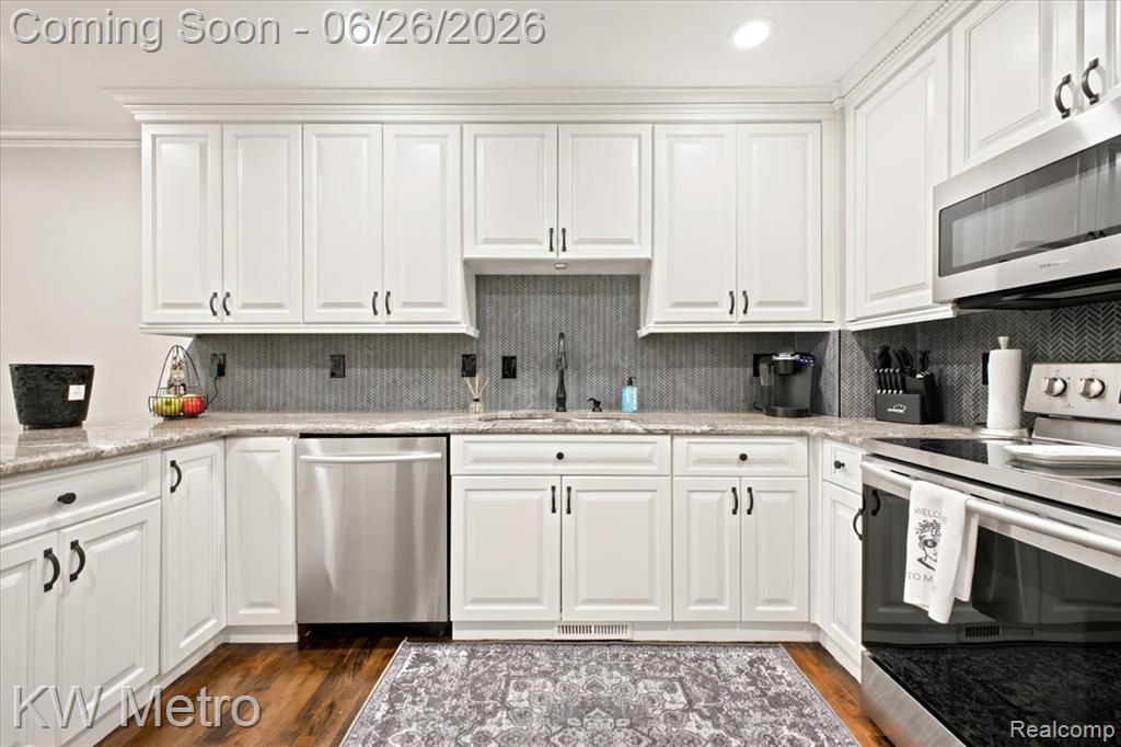 517 Macwilliams Lane, Royal Oak, MI 48067 — Photo 9