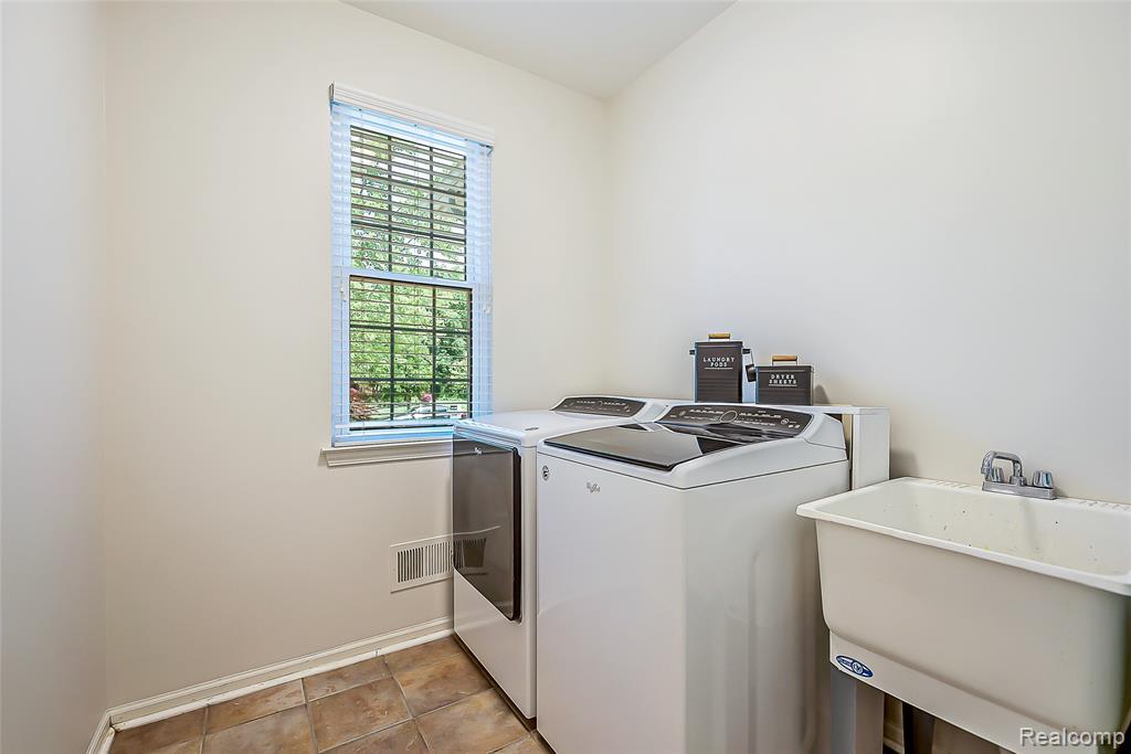 1162 Gentry Drive, South Lyon, MI 48178 — Photo 16