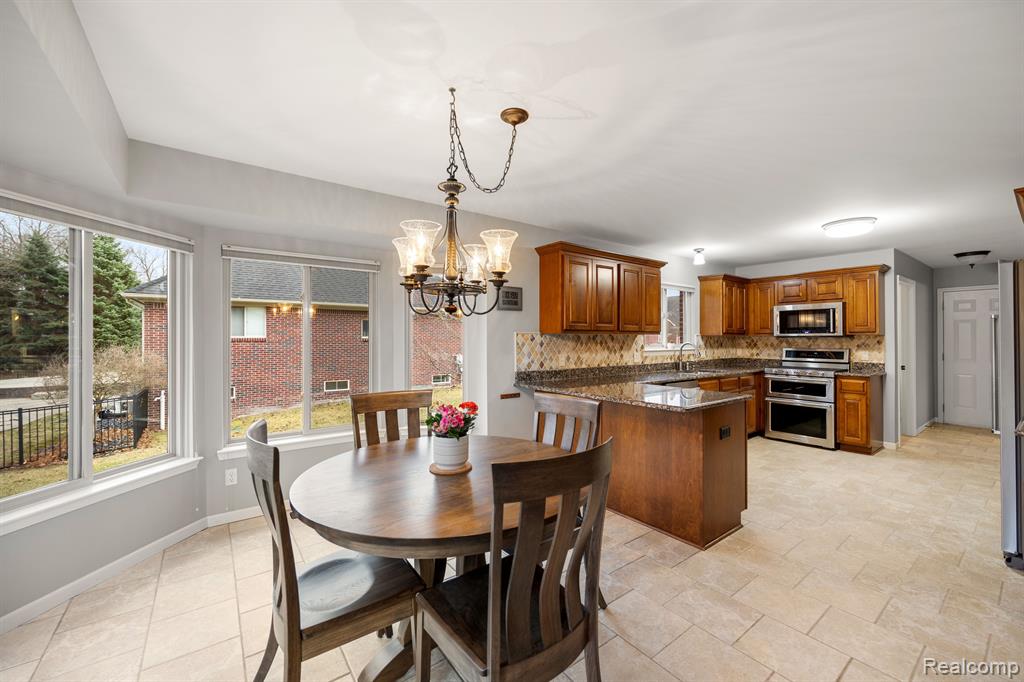 54652 White Spruce Lane, Shelby Twp, MI 48315 — Photo 14