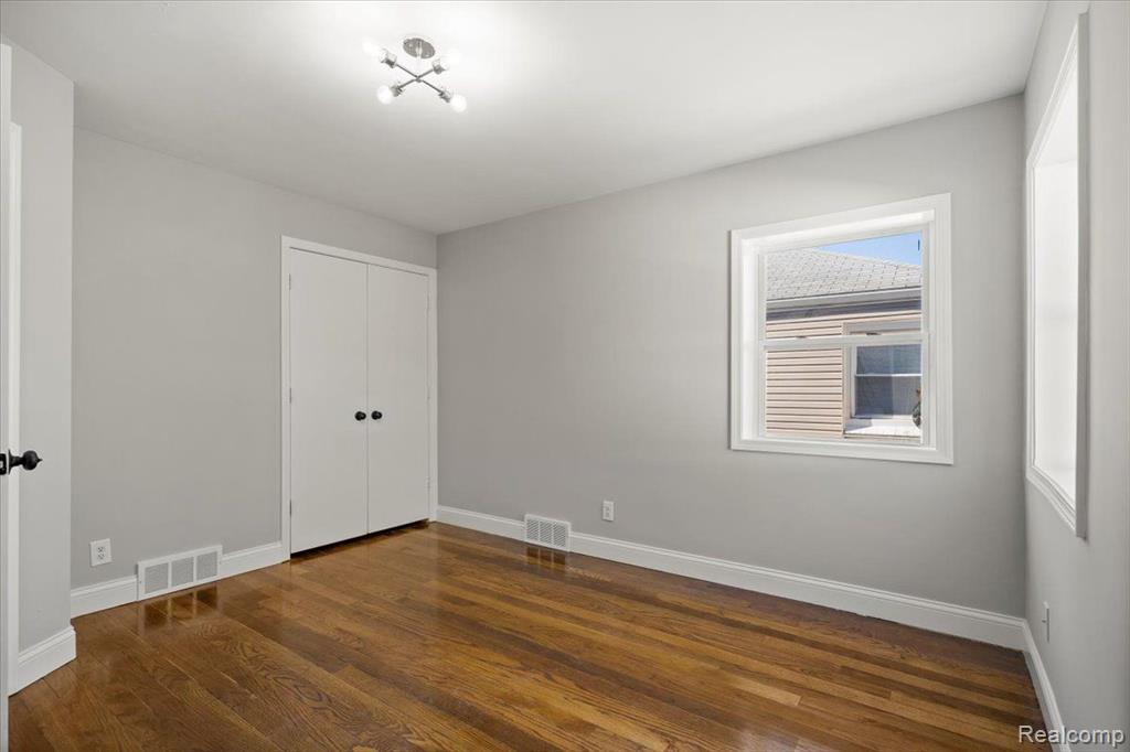 567 E MADISON Avenue, Pontiac, MI 48340 — Photo 24