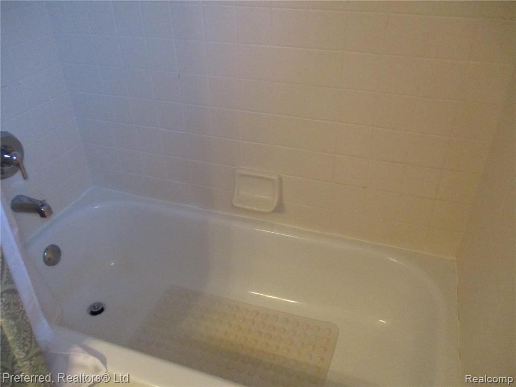 9153 Lakewood Drive, Whitmore Lake, MI 48189 — Photo 17