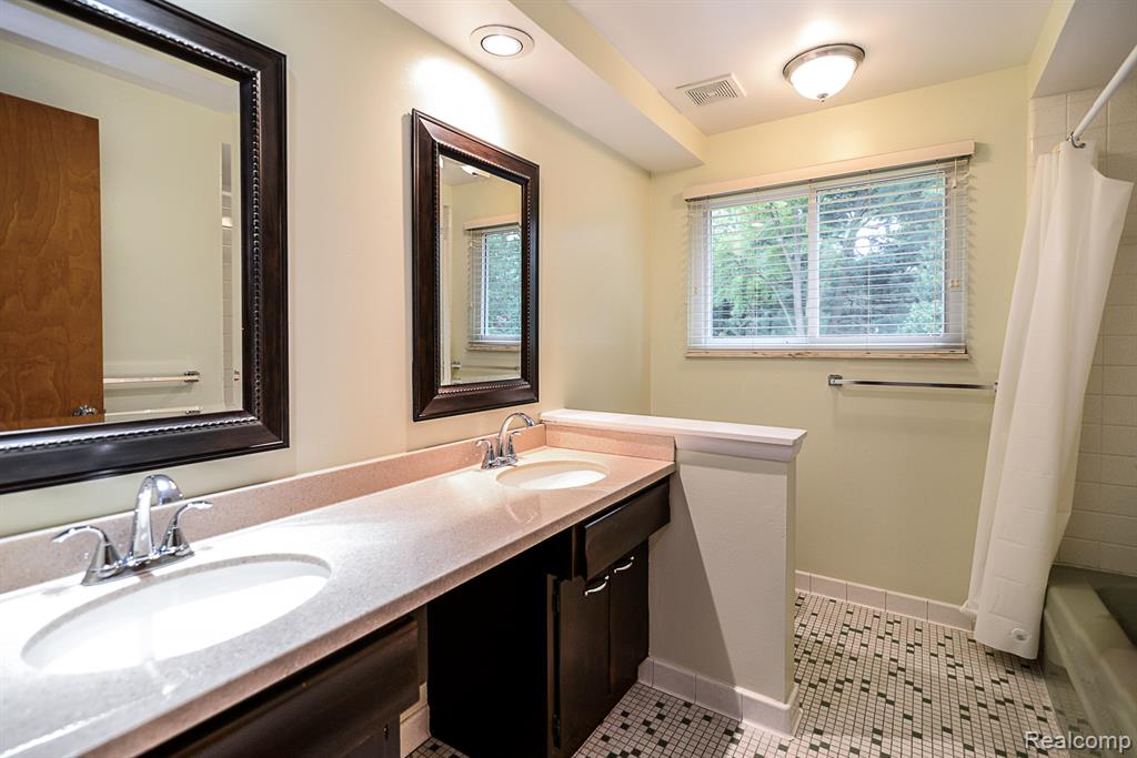 4355 Joanne Drive, Ann Arbor, MI 48103 — Photo 40