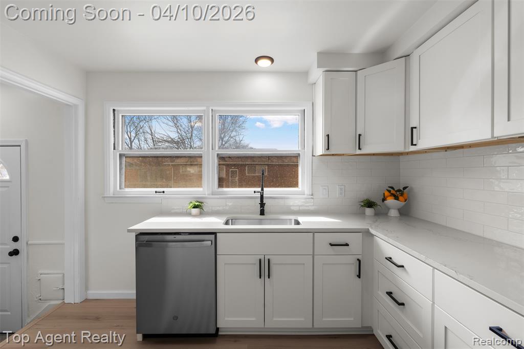 12751 Oak Park Boulevard, Oak Park, MI 48237 — Photo 14