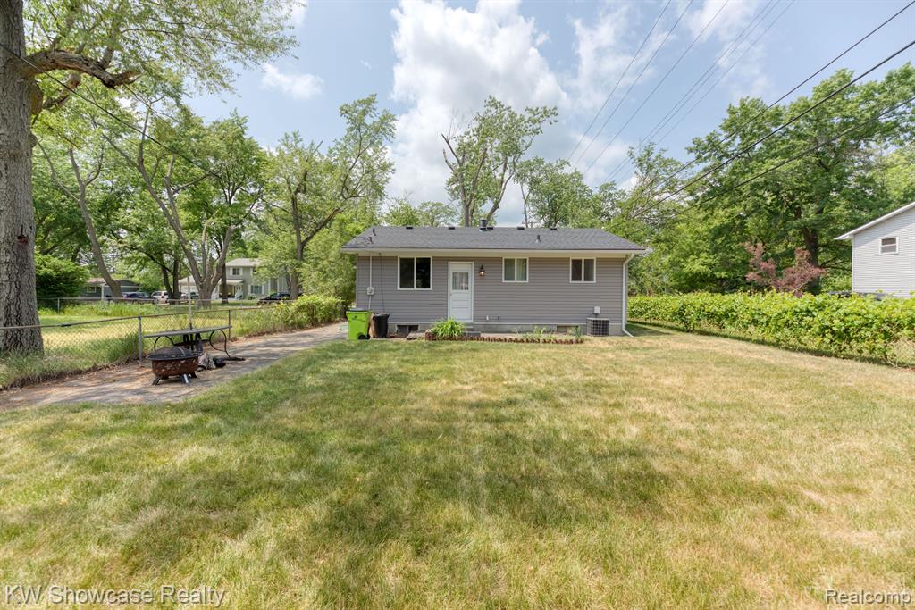 4035 CIRCLE Boulevard, West Bloomfield, MI 48323 — Photo 3