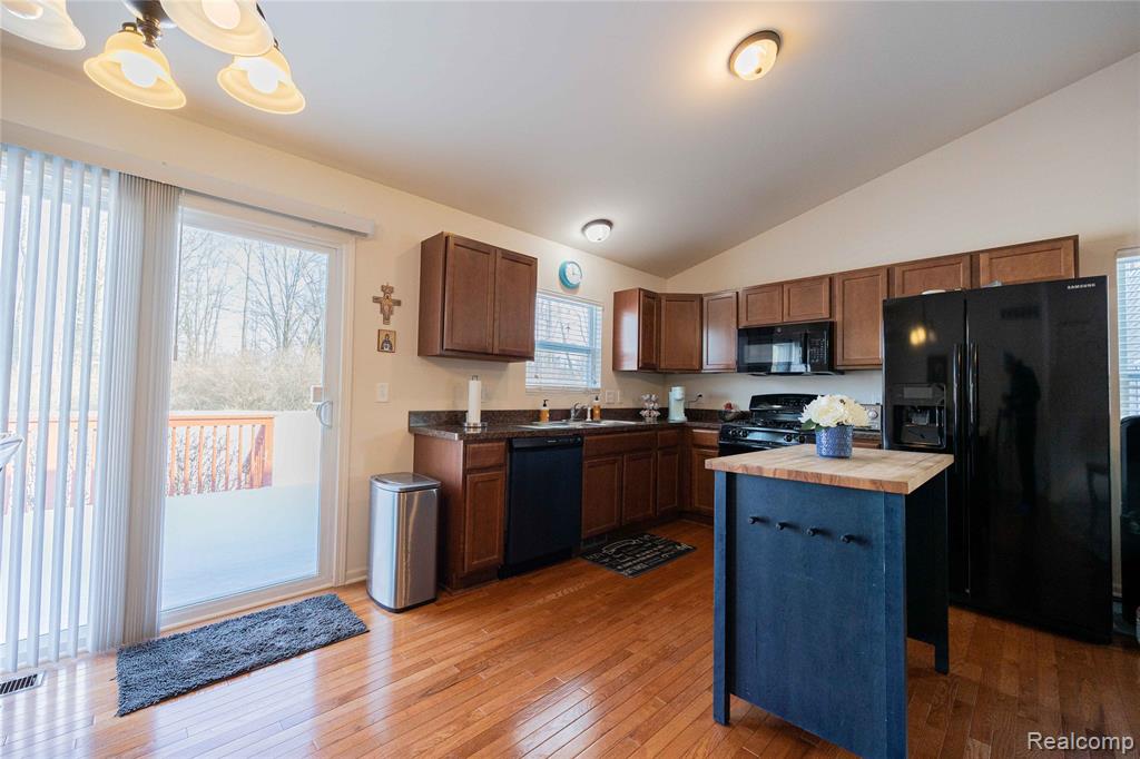 17155 Theresa Lane, New Boston, MI 48164 — Photo 10