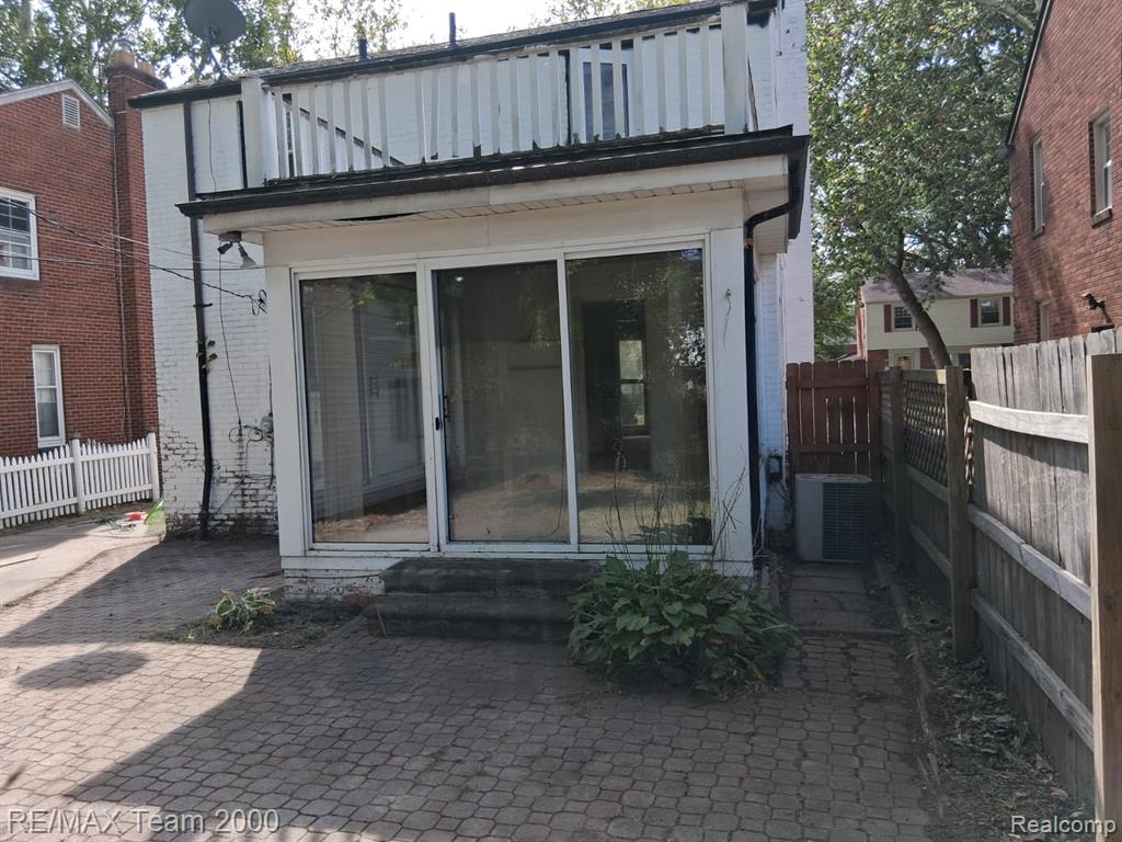 5228 Hillcrest Street, Detroit, MI 48236 — Photo 2
