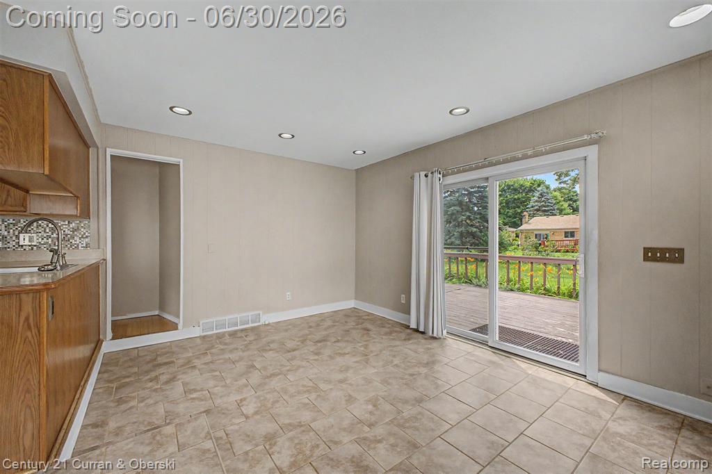 42519 Applecreek Drive, Plymouth, MI 48170 — Photo 12