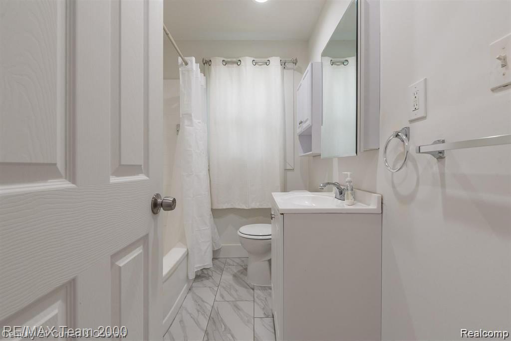 24601 STANFORD Street, Dearborn Heights, MI 48125 — Photo 17