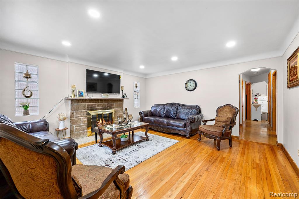 7716 W MORROW Circle, Dearborn, MI 48126 — Photo 13