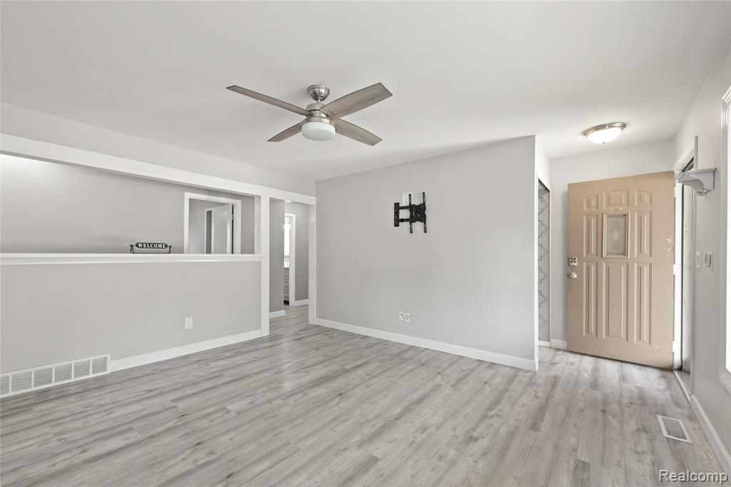 6695 Chirrewa Street, Westland, MI — Photo 5